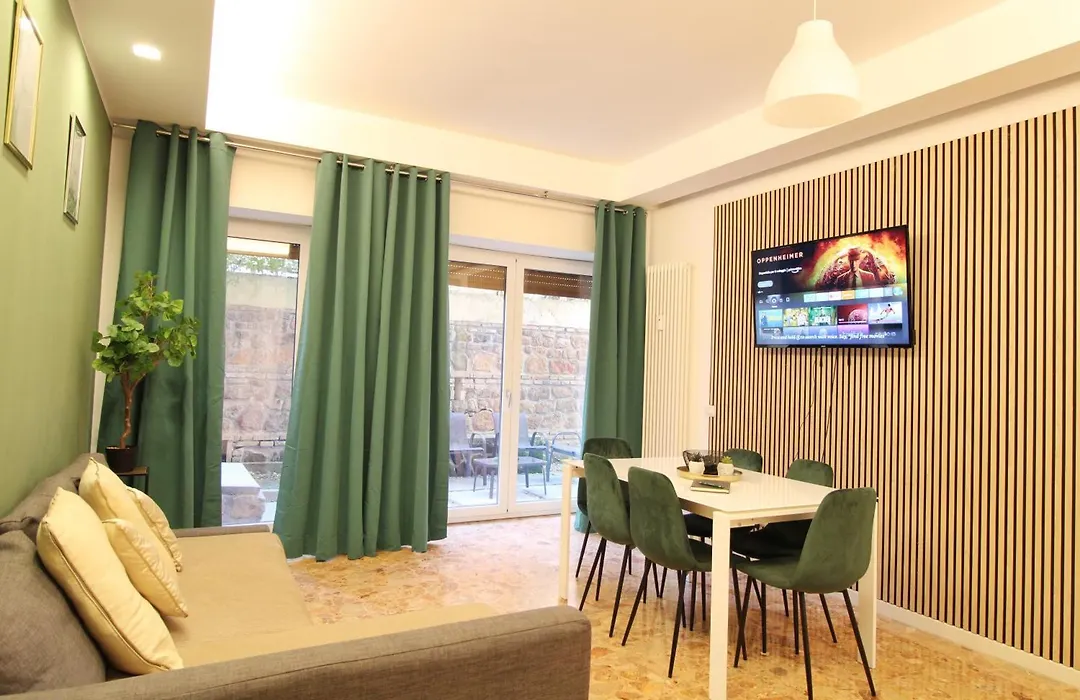 Delicious 2 Bed Room Apartment And Garden By Yh-1