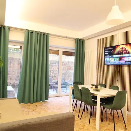 Delicious 2 Bed Room Apartment And Garden By Yh-3